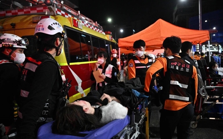 Giẫm đạp ở Hàn Quốc: Xác định danh tính hầu hết nạn nhân, nhiều nước chia buồn